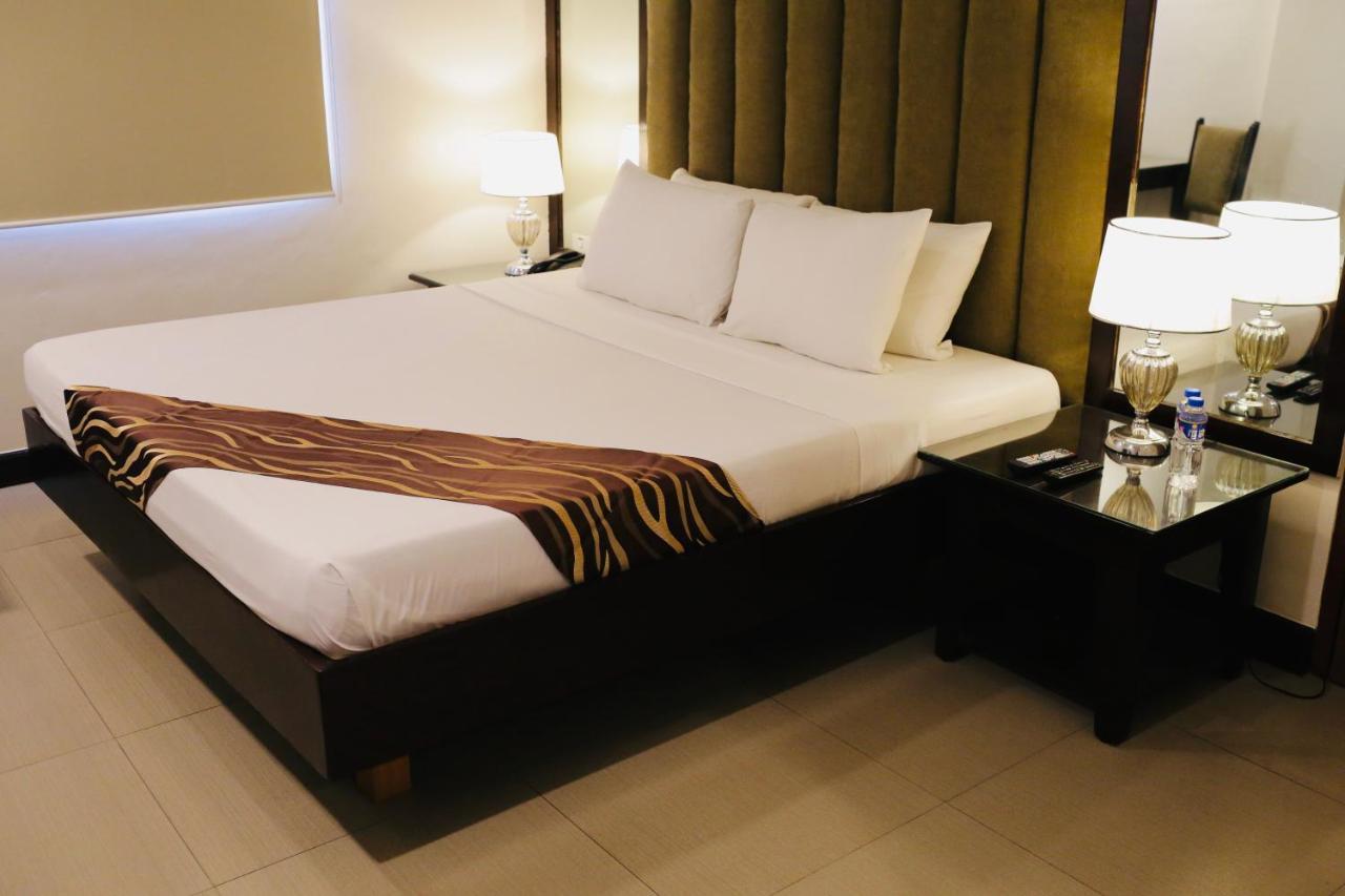 Amalfi718 Hotel Lipa City Ngoại thất bức ảnh