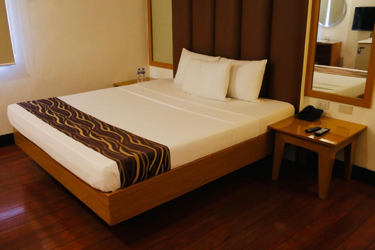 Amalfi718 Hotel Lipa City Ngoại thất bức ảnh