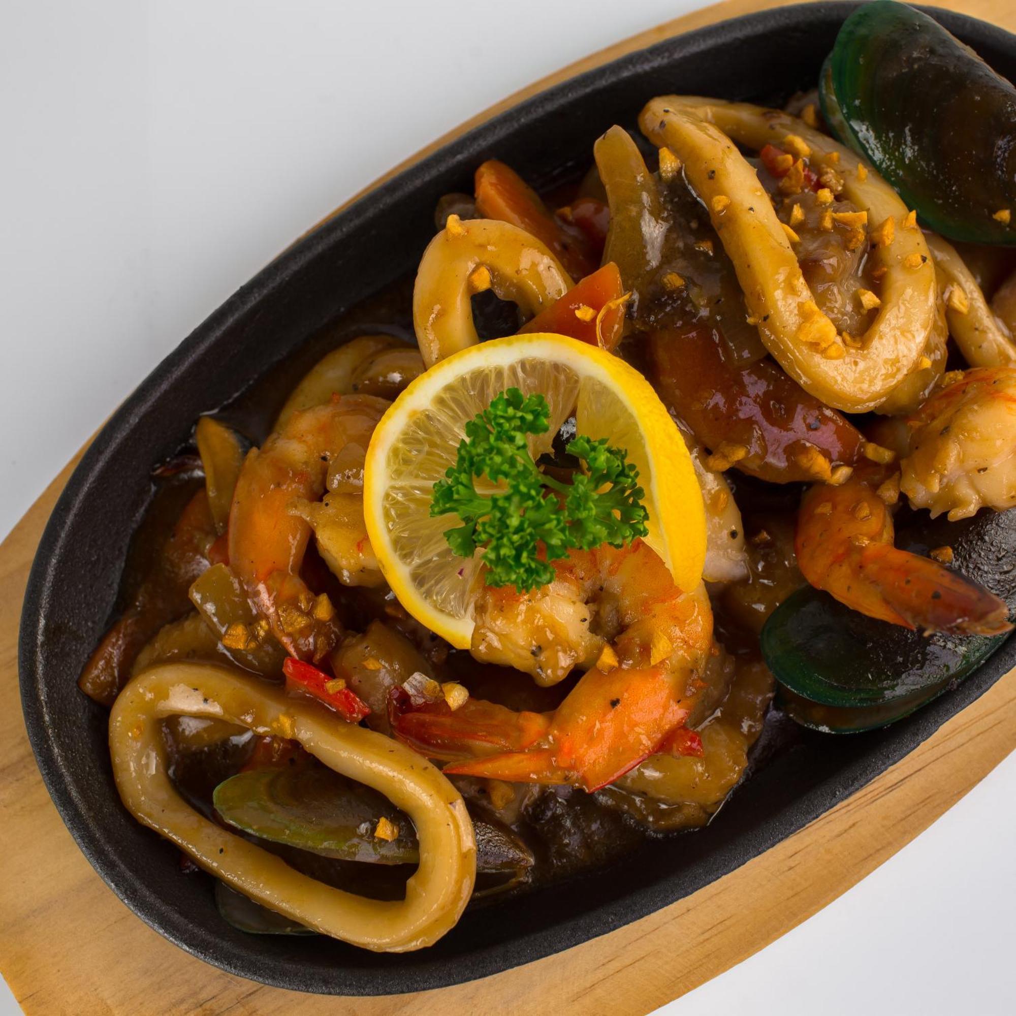 Amalfi718 Hotel Lipa City Ngoại thất bức ảnh