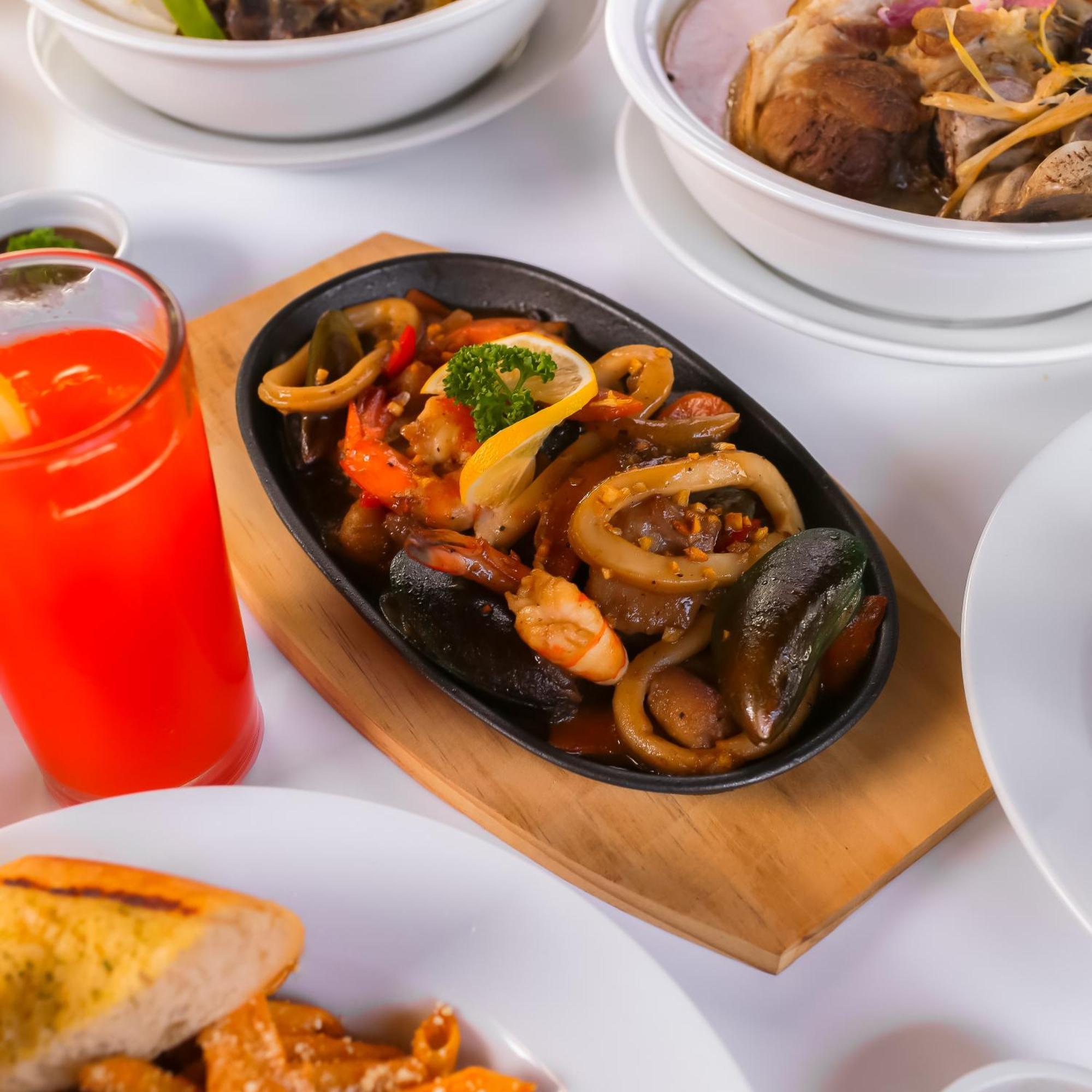 Amalfi718 Hotel Lipa City Ngoại thất bức ảnh